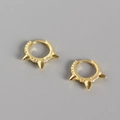 Orecchini punk in argento s925 con borchie dorate e pietre di zirconia lucenti - Argento 925 / Oro