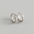 Geometrische huggie oorringen van S925 sterling zilver met sprankelende zirkoon - 925 zilver / Witgoud