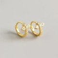 Elegante gouden kruis oorringen met fonkelend kubisch zirkonia bloemmotief in het midden - 925 zilver / Goud
