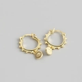 Orecchini a cerchio dorati in argento S925 con ciondolo a sole e dettagli a perline - Argento 925 / Oro