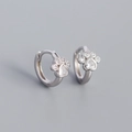 S925 Sterling Silber Katzenpfote Ohrringe mit herzförmigem funkelndem Zirkonia - 925er Silber / Weißgold