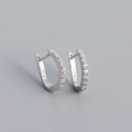 Minimalistische S925 Sterlingsilber U-Creolen mit einer Reihe weißer Zirkoniasteine - 925er Silber / Platiniert - Weißer Zirkon