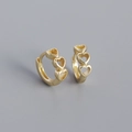 Drie gekoppelde gouden hartvormige oorringen met gepolijste afwerking - 925 zilver / Goud