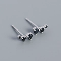 S925 sterling zilveren oorknopjes met drie gegradueerde zwarte ronde zirkonia's - Zwarte Strass / Witgoud