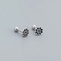 Minimalist S925 silver flower stud earrings with black enamel petals and screw back - 925 Silver / Silver Plated (Black)