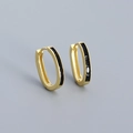 Gouden ovale oorringen met kanaalgezette zwarte rechthoekige stenen in modern design - 925 zilver / Goud (Zwarte Steen)
