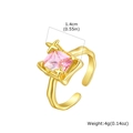 Detailansicht goldener verstellbarer Ring mit rosa Zirkonia und 1,4 cm Breitenangabe - Rosa Rechteckige Stern-Stil (RT-341GPK)