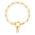 Gouden paperclip armband met een schitterende met kristallen bezette letter D hanger - Letter D