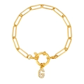 Gouden paperclip armband met een fonkelende, met kristallen bezette letter G hanger - Letter G