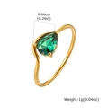 Detail eines Goldrings mit 0,66cm grünem Tropfen-Zirkon und 1g Gewichtsanzeige - US 5 / Grüner Edelstein (RC-760GG)