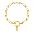Gouden paperclip-schakelarmband met schitterende zirkonia letter K hanger en veerringslot - Letter K