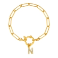 Gouden paperclip armband met zirkonia letter N hanger en ronde veerring sluiting set - Letter N