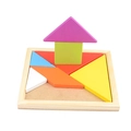 Pädagogisches Tangram-Holzpuzzle für Kinder mit bunter Hausform auf weißem Hintergrund - Bunt / 10.7*10.7*0.5cm