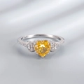 Anello in argento 925 con gemma gialla a cuore e pavé di cristalli scintillanti - Taglia US 8 / Giallo