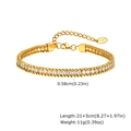 Makroaufnahme einer 18K vergoldeten Fußkette mit Zirkonia und K18 Gravur-Details - Gold