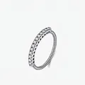 Vintage S925 Sterling Silber Ring mit einer Reihe funkelnder Steine und Spiraltextur - US Größe 5 / Silber