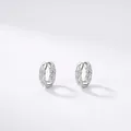 Orecchini a cerchio intrecciati in argento sterling lucido con micro-pave di cristalli 925 - Argento 925 / Argento