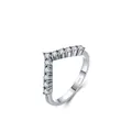 Eleganter V-förmiger S925 Sterlingsilber Ring mit Zirkonia-Steinen auf weißem Hintergrund - US-Größe 5 / Silber
