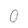 Anillo de plata de ley S925 con cristales azules y blancos alternos estilo de eternidad - Talla EE. UU. 5 / Piedra Azul