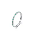 Anillo eternity de plata S925 con piedras verdes y circonitas blancas brillantes - Talla EE. UU. 5 / Piedra verde