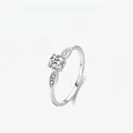 Elegante anillo de plata S925 con circón grande y diseño de hojas en fondo blanco - Talla EE. UU. 5 / Plateado