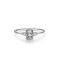 Anello elegante in argento s925 con grande pietra taglio radiant e diamanti laterali - US 5 / Argento