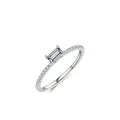 Elegante anello in argento taglio smeraldo con zirconi micro-pave sul cinturino - Taglia US 5 / Argento