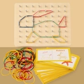 Geopiano Montessori in legno con elastici colorati e schede di pattern geometrici - Geoboard Piccolo Cartone Animato (Scatola a Colori) (mzm)