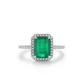 Elegant rectangular emerald green gem ring in silver with sparkling halo and pavé setting - US 5 / Emerald Green