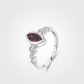 Anello vintage in argento S925 con granato rosso marquise e accenti in zircone bianco - Taglia US 5 / Argento