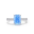 Anillo de plata S925 con gema azul talla radiant y detalles de circonitas blancas - US 5 / Aguamarina