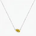Elegante collana in argento s925 con gemma gialla ovale scintillante su sfondo bianco - Argento 925 / Argento