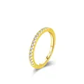 Elegante S925 zilveren ring met 18K goudlaag en witte zirkonia pavézetting - US 5 / Eternity Band Stijl / Goud