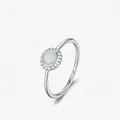 Anello opale minimalista in argento S925 con trama a girasole su sfondo bianco pulito - Taglia US 5 / Argento 925