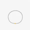 Bracciale minimalista con perline in argento s925 e una singola perlina d'oro opaco su bianco - Argento 925 / Argento