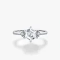Elegante anello in argento S925 con gemma a taglio esagonale e pietre laterali - Taglia US 5 / Argento sterling 925