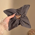 Grote antracietgrijze strik-scrunchie met gestreepte textuur en vintage knoop - #2 Donkergrijs Vierkant Circa 21 Cm