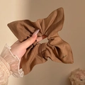 Bruine vlinder scrunchie van linnen stof met een luxe gouden metalen accentteken - #3 Bruin Vierkant Circa 21 Cm