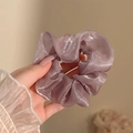 Chique lavendelpaarse organza bloemen scrunchie met een elegante parelglans finish - #1 Paarse Haarelastiek 11 Cm