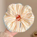 Grote geel gestreepte scrunchie met blauwe bies en hoogglanzende satijnen textuur - #1 Geel Gestreepte Haarelastiek Circa 14 Cm