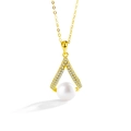 Collana in argento 925 dorato a forma di V con cristalli pavé e perla d'acqua dolce tonda - Argento 925 (Perla di Pane 8mm) / Oro