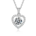 Collana a cuore in argento sterling 925 con pendente in moissanite tonda e pavé di pietre - Argento 925 / Oro Bianco (Moissanite da 1ct)