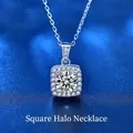 Elegante collana in argento 925 con ciondolo quadrato in moissanite su sfondo blu scuro - Stile Design Halo Quadrato 1.0ct (XMZ016) / Argento 925