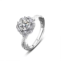 Anello elegante in argento 925 con moissanite scintillante a forma di petalo di fiore halo - Aperto Regolabile / Moissanite da 1ct (Placcato in Oro Bianco)