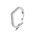 Anello a V classico in argento sterling 925 con pietre moissanite pavé e finitura lucida - US 5 / Colore Oro Bianco con Moissanite