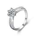 Klassischer 925er Silberring mit Moissanit, Sechs-Krallen-Fassung und Akzentsteinen - US 4 / 0,5 ct Moissanit / Silber
