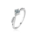 Classic S925 sterling silver four-prong moissanite ring with intertwined wave band design - US 5 / Silver