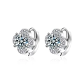 Orecchini a quadrifoglio in argento sterling S925 con scintillanti pietre moissanite - Stile Quadrifoglio con Diamante Principale / Include Certificato GRA e Set Scatola Regalo / Argento