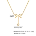 Detailansicht einer goldenen Schmetterlingskette mit Zirkonia-Anhänger und Maßen - Gold