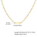 Detalle del colgante dorado con dimensiones 0,3x1,5cm y longitud cadena 40-45cm - Dorado